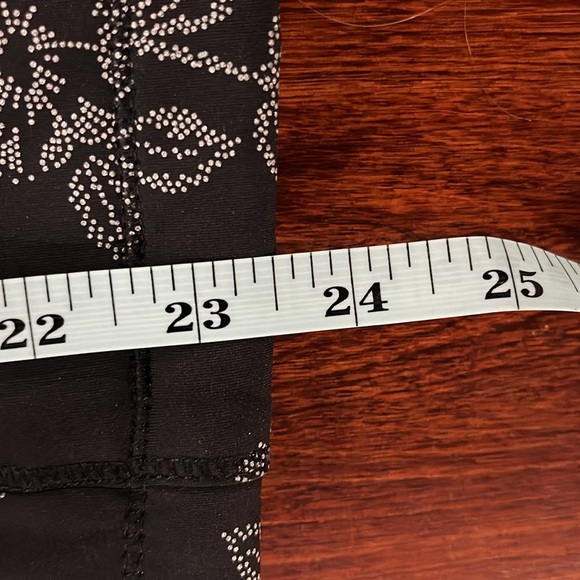 Avia Womens Workout Jacket XS 0-2 Black/Cream Floral Print 1/4 Zip Thumb Holes - Picture 12 of 13